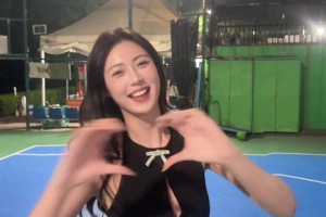 手感依旧柔和！女篮“卓识”一击命中篮筐 还附上甜美手势舞